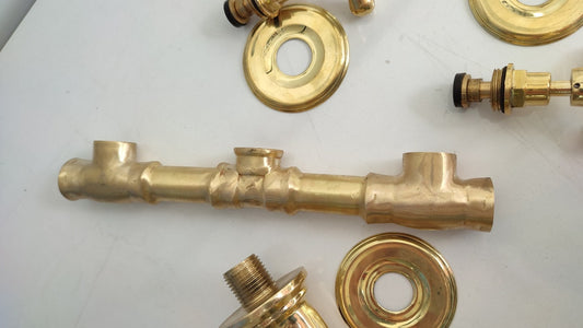 Brass vintage wall mounted bathroom faucet with gold finish