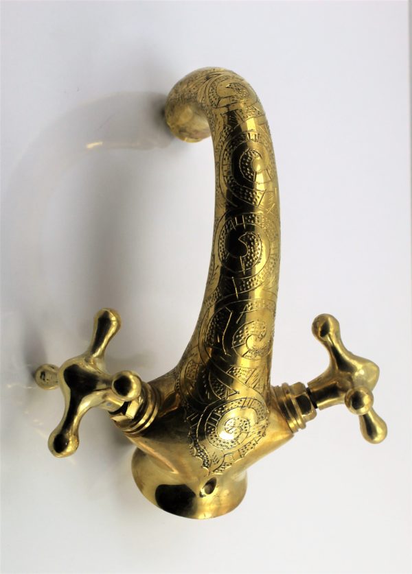 Bathroom sink faucet