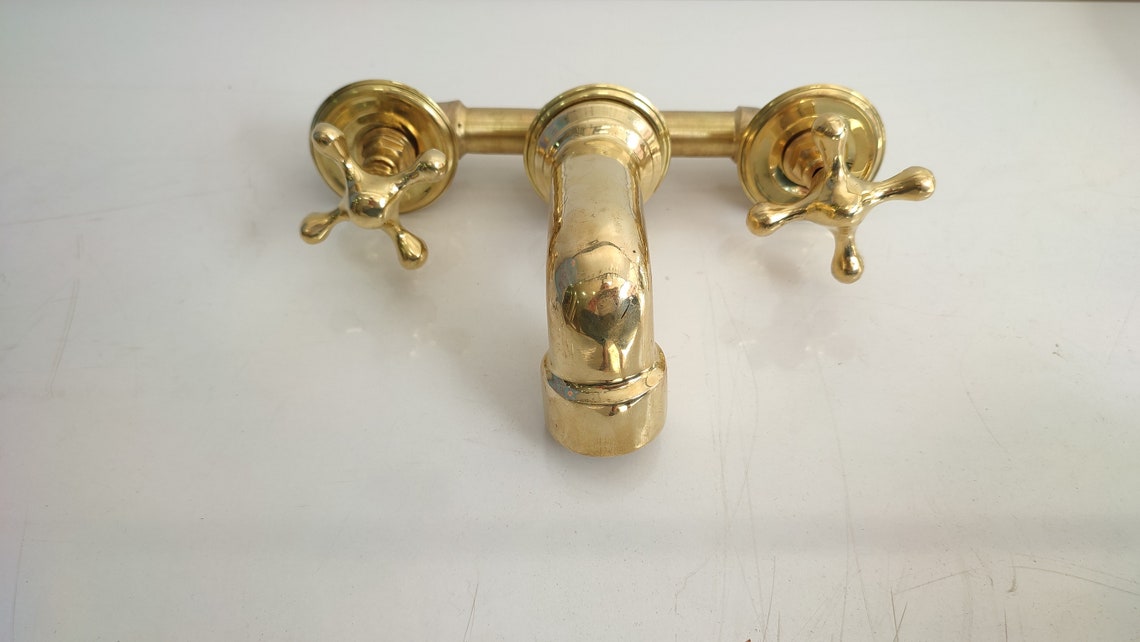 Brass vintage wall mounted bathroom faucet with gold finish