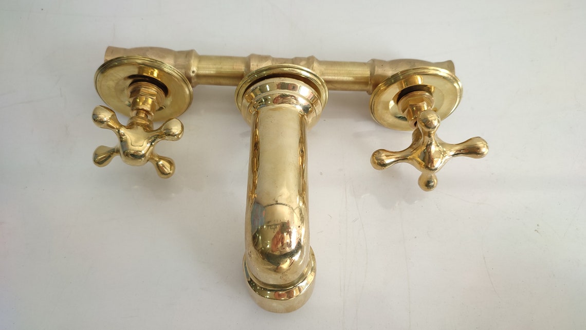Brass vintage wall mounted bathroom faucet with gold finish