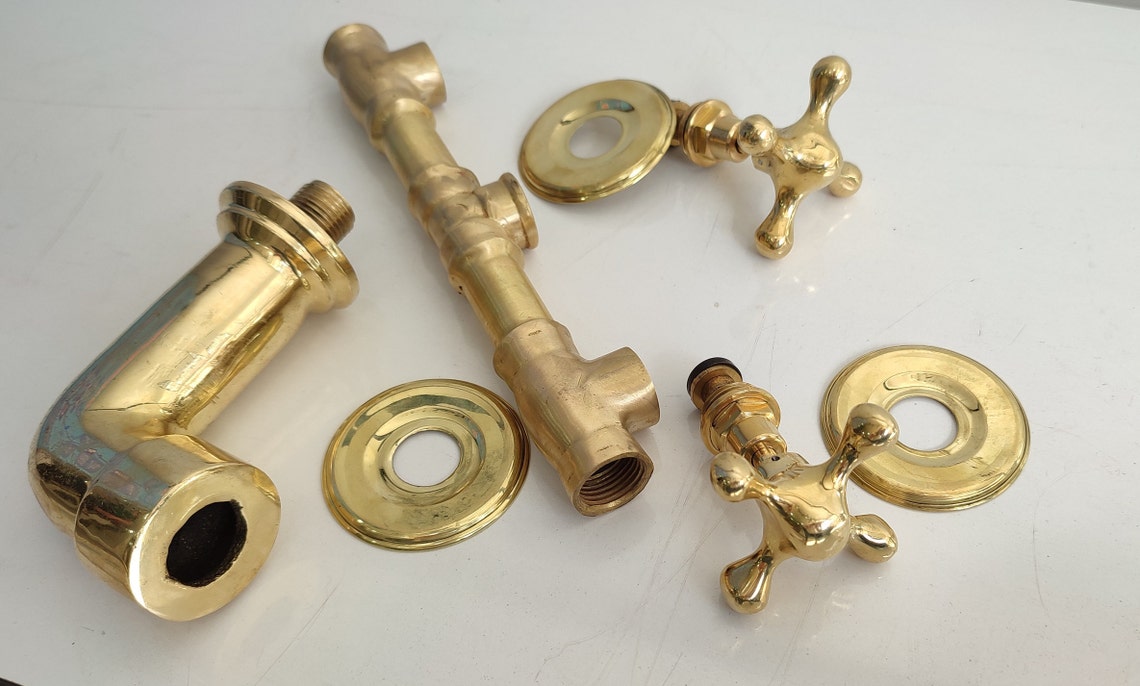 Brass vintage wall mounted bathroom faucet with gold finish