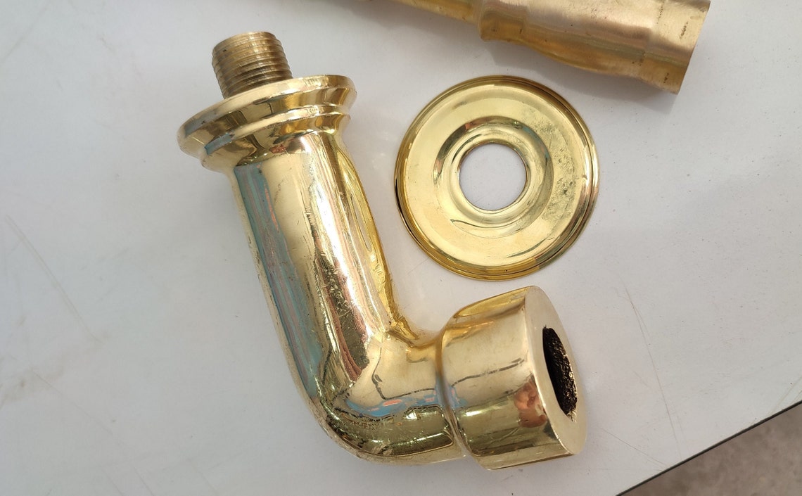 Brass vintage wall mounted bathroom faucet with gold finish